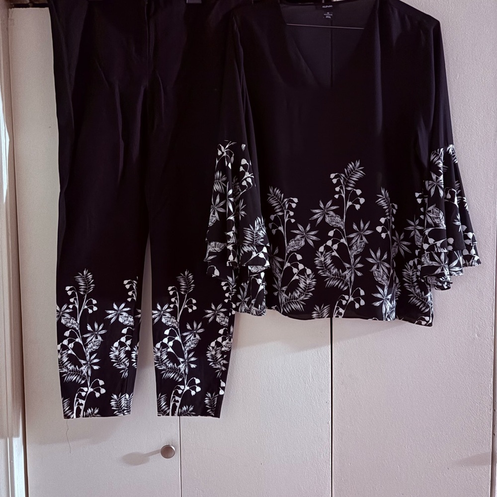 Black and White Floral Women's Jumpsuit - Picture 10 of 12